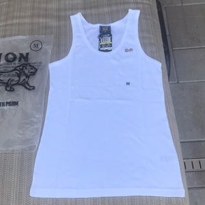 Women’s Lion tee shirt